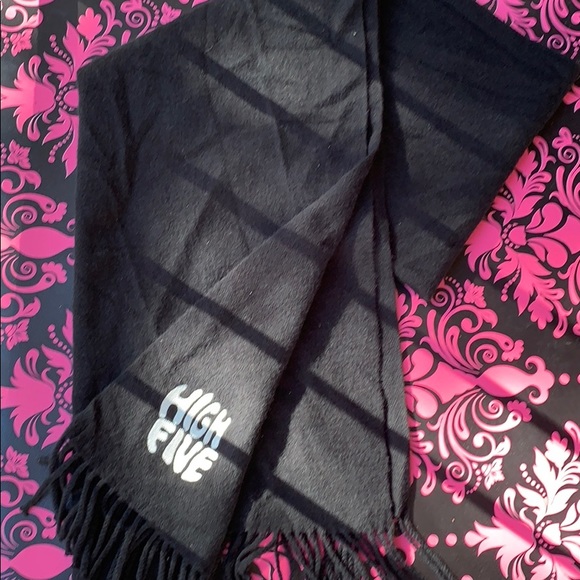 Urban Outfitters scarf - Picture 3 of 7